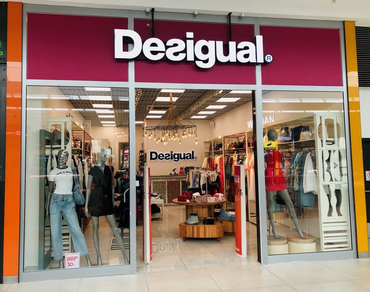 Přestěhovaná prodejna Desigual