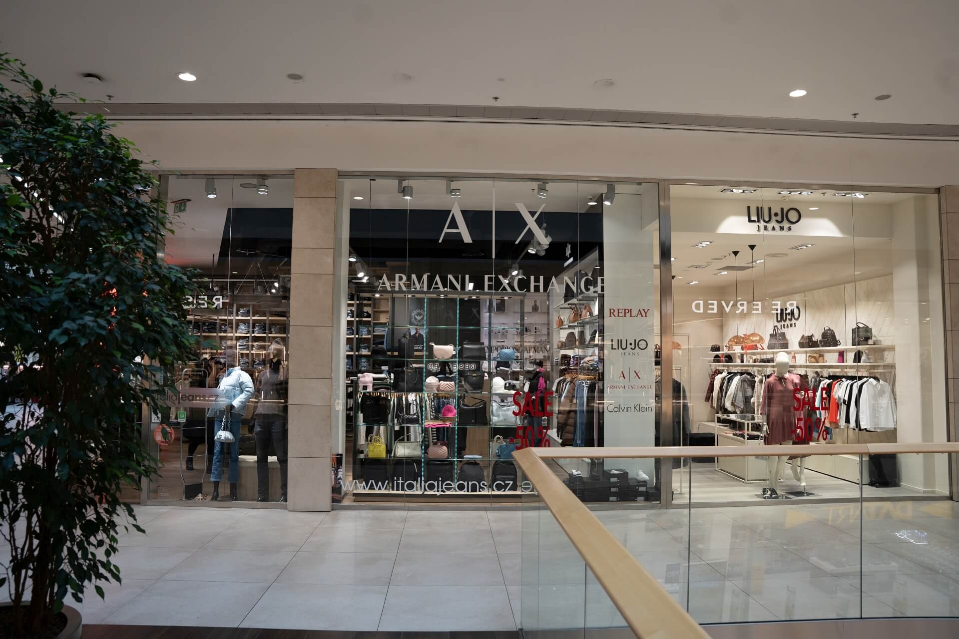REPLAY & ARMANI JEANS